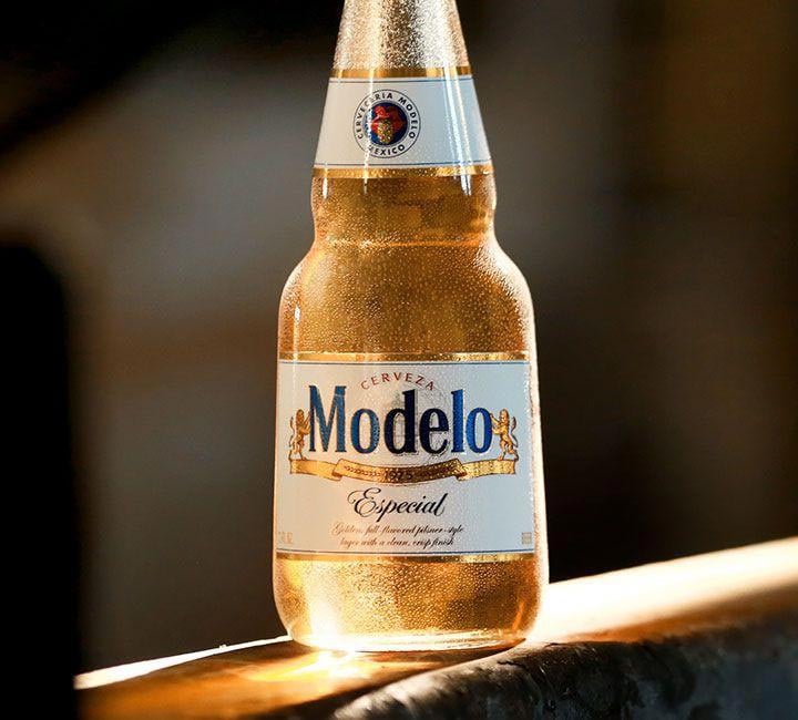 modelo bottle in sunlight with condensation