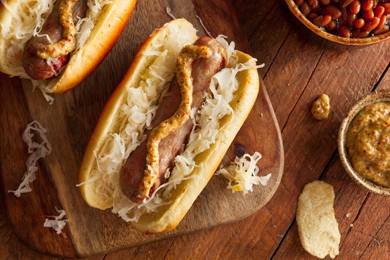 Cooking Bratwurst with Craft Beer: A Wisconsin Tradition Perfected